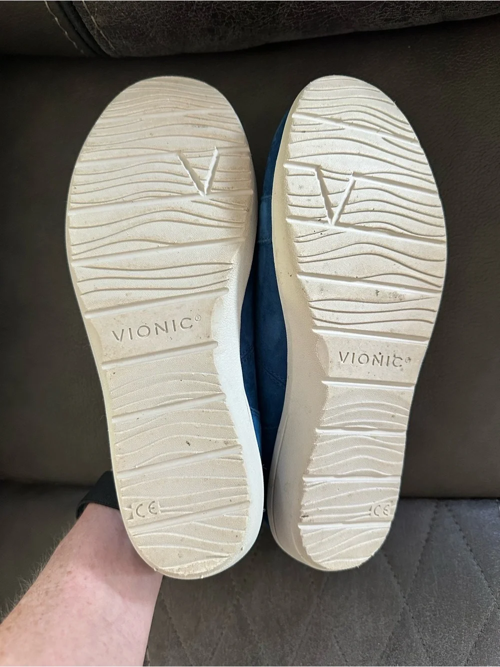 Vionic Abagail women's blue nubuck sneaker